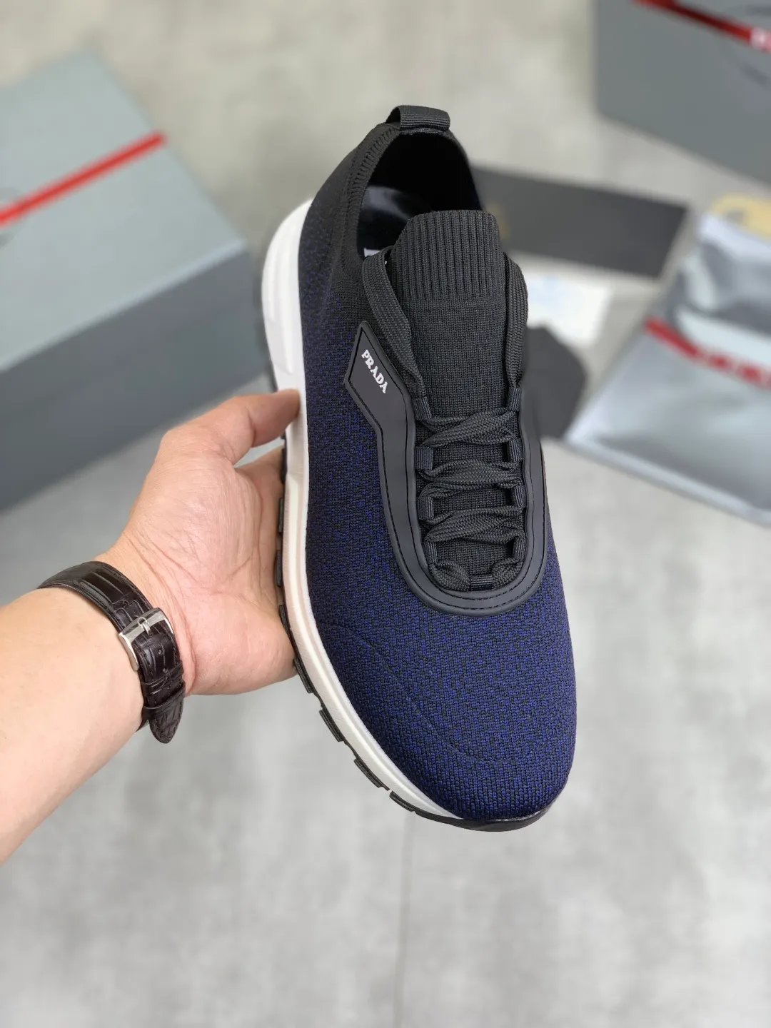 Men's Men's Shoes 💰P500💰【New Style】 (PRADA) The latest model of men's shoes has been launched on the official website in 1:1 copy, synchronized with Hong Kong counters, and on the same catwalk; all made of cowhide Epoxy mesh ➕Imported breathable fabric with cowhide lining, 🍡🍡Original 1:1 rubber outsole, non-slip and wear-resistant; comfortable on the feet, attractive style, fine workmanship, and simple and neat shoe lasts, highlighting a man's boldness and toughness, 👍size 38 to 44 3⃣️Color🉑️Choose